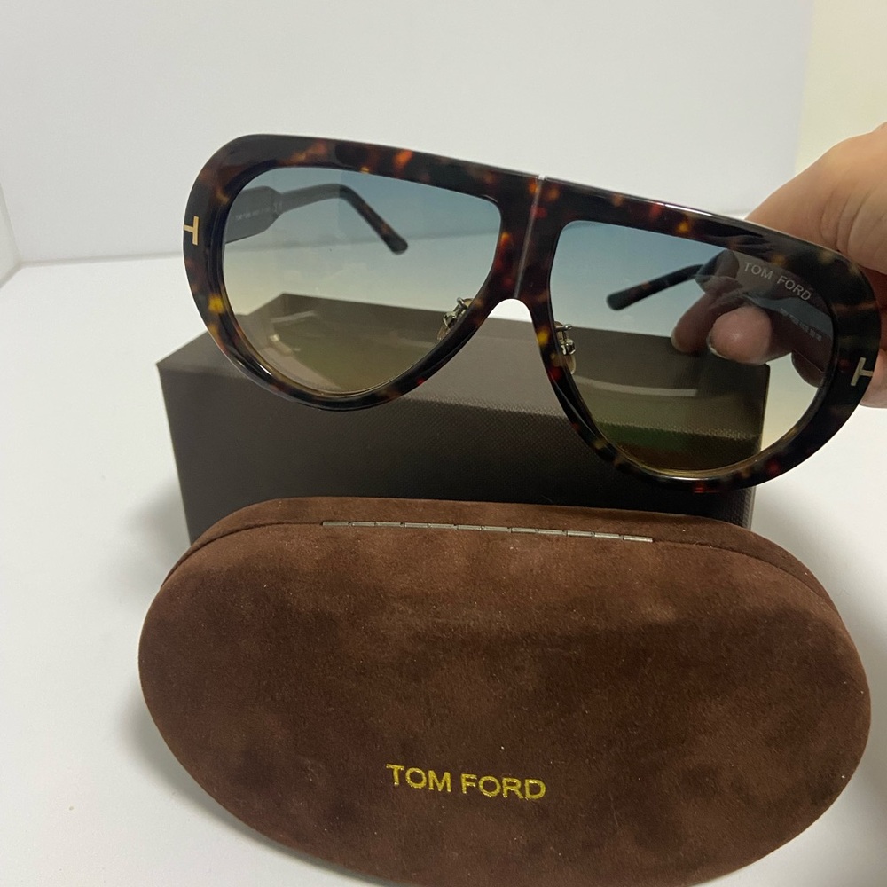 Tom Ford sunglasses with box✌️✌️✌️